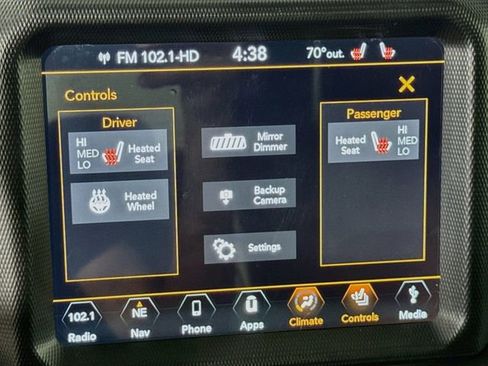 Used 2018 Jeep Wrangler Unlimited Sahara AWD/4WD image 25
