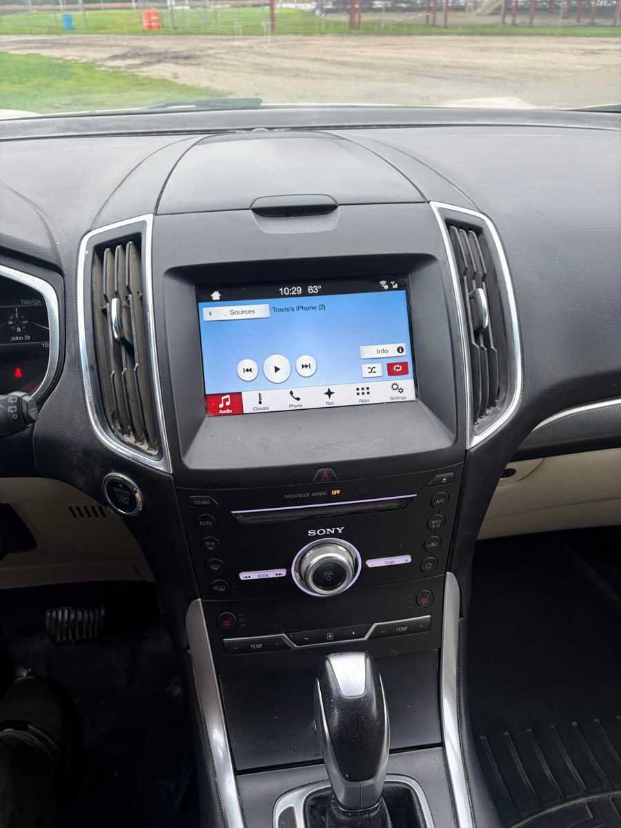Used 2018 Ford Edge Titanium w/ Technology Package FWD image 13