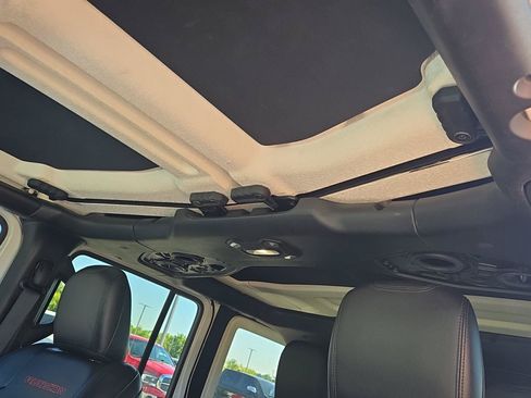 Used 2018 Jeep Wrangler Unlimited Rubicon AWD/4WD image 16