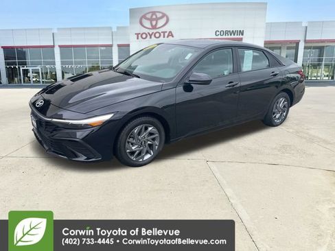 Used 2024 Hyundai Elantra SEL FWD image 7