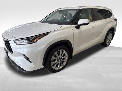 Used 2023 Toyota Highlander Limited image 2