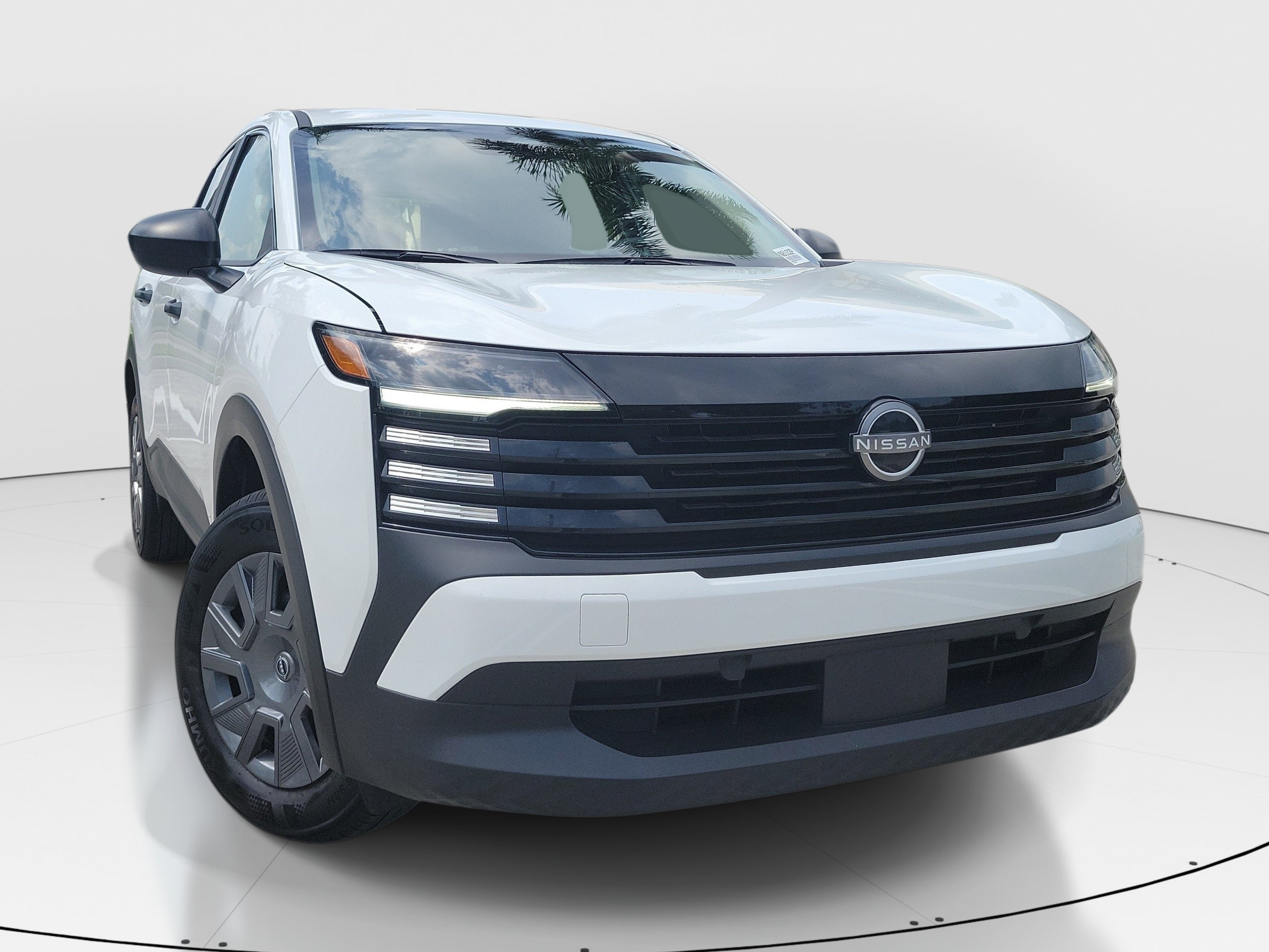 Used 2025 Nissan Kicks S FWD image 2