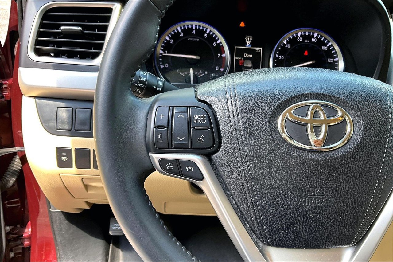 Used 2016 Toyota Highlander XLE FWD image 10