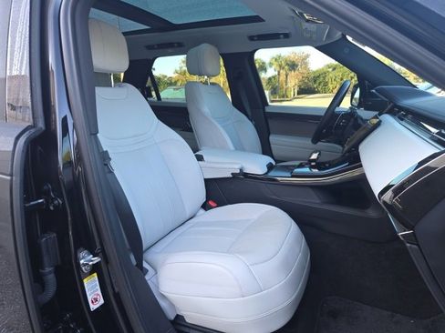Used 2024 Land Rover Range Rover Sport SE image 13