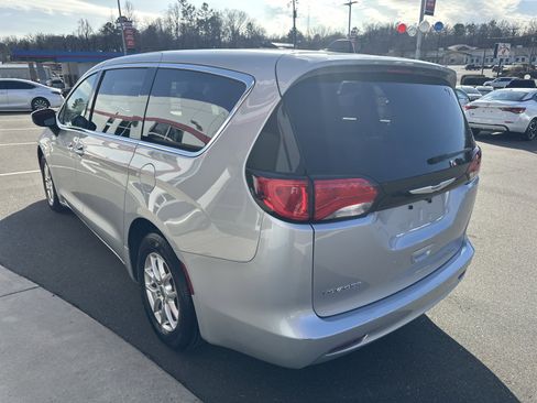 Used 2023 Chrysler Voyager LX image 6