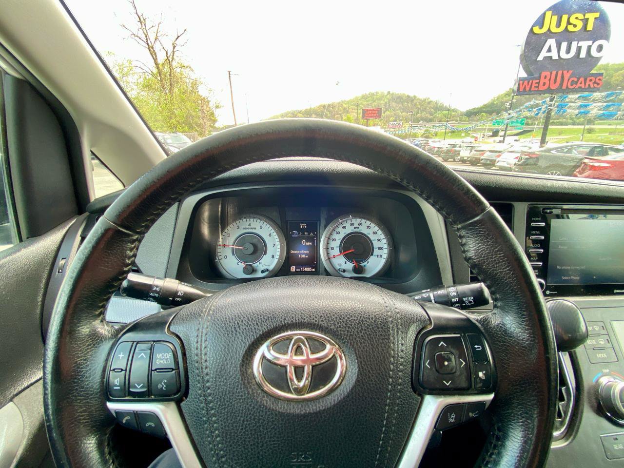 Used 2019 Toyota Sienna SE FWD image 22