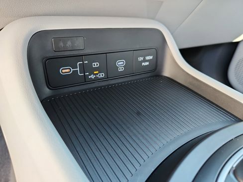 Used 2025 Hyundai Kona SE image 33