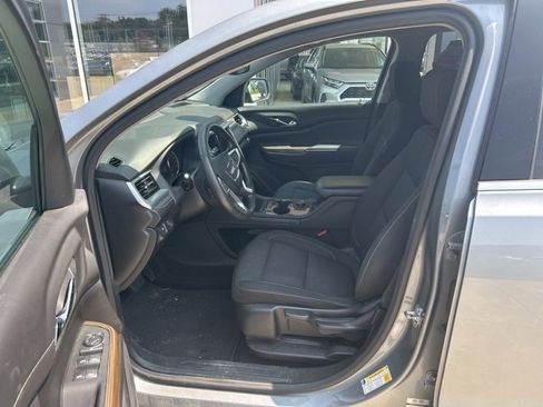 Used 2023 GMC Acadia SLE image 16