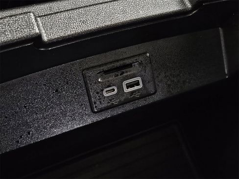 Used 2021 GMC Yukon Denali w/ Denali Premium Package image 17