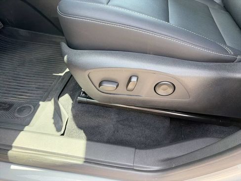 Used 2025 Chevrolet Traverse LT w/ Enhanced Driving Package FWD image 17