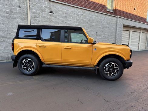 Used 2022 Ford Bronco Outer Banks AWD/4WD image 2