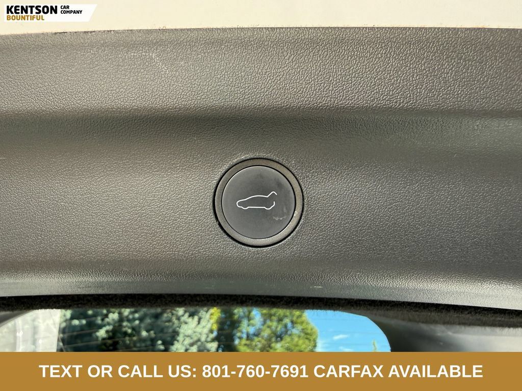 Used 2022 Tesla Model Y Performance AWD/4WD image 28