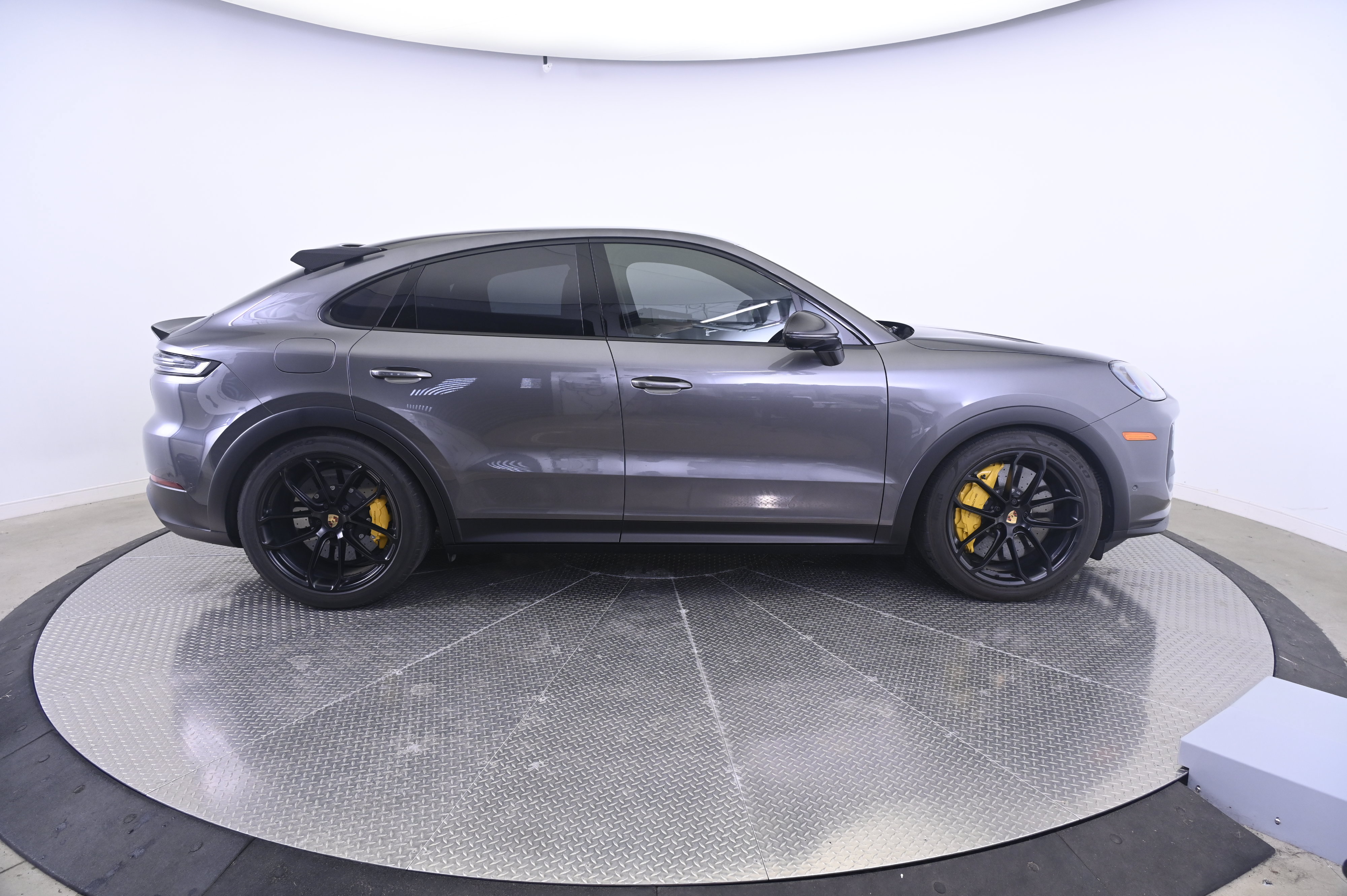 Used 2024 Porsche Cayenne Turbo GT AWD/4WD image 8