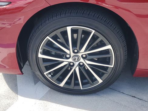 Used 2025 Lexus ES 350 w/ Premium Package image 6