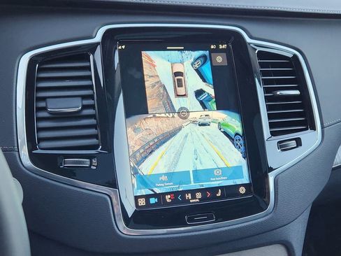 New 2025 Volvo XC90 T8 Ultra w/ Protection Package Premier image 14