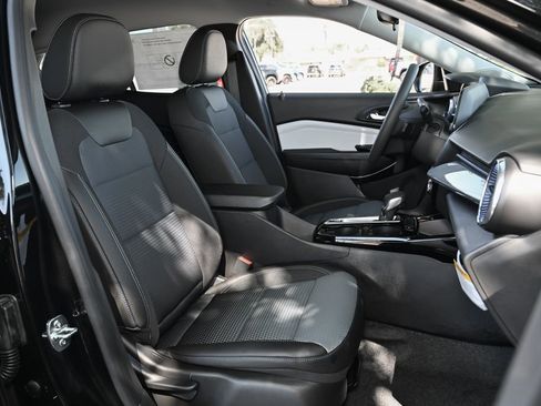 New 2026 Chevrolet Trax LT w/ LPO, Blackout Package FWD image 33