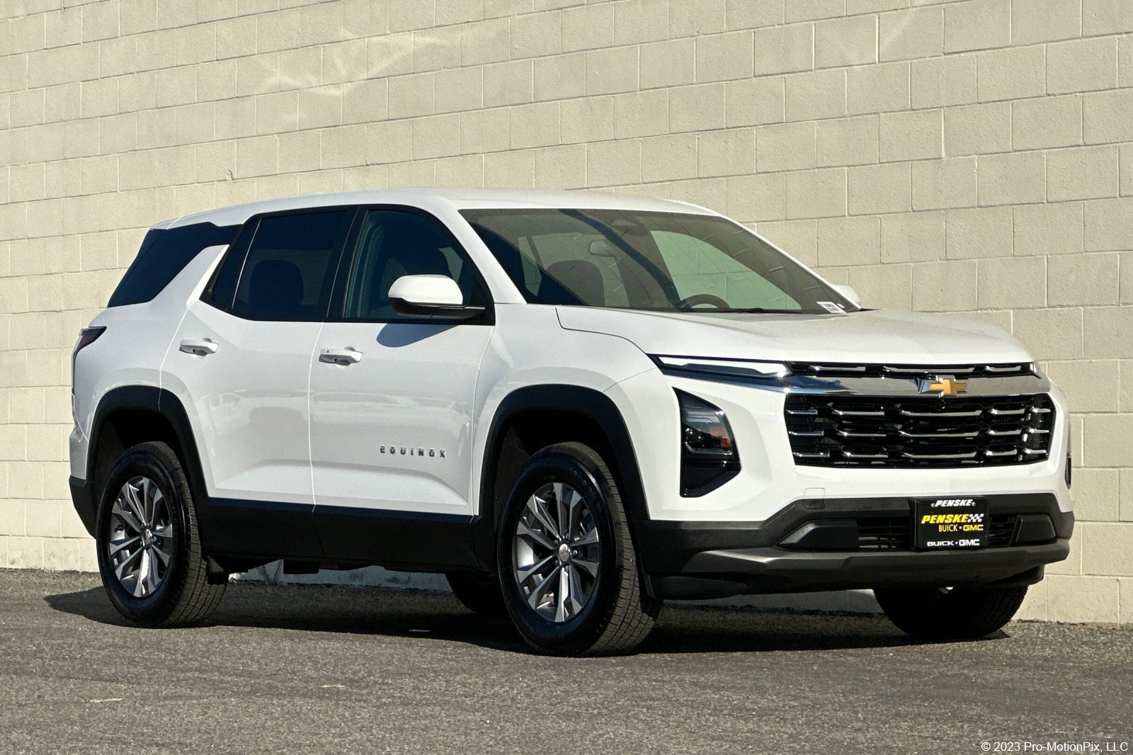 Certified 2025 Chevrolet Equinox LT FWD image 1