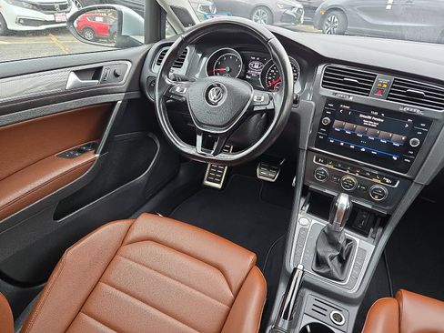 Used 2018 Volkswagen Golf Alltrack S image 14