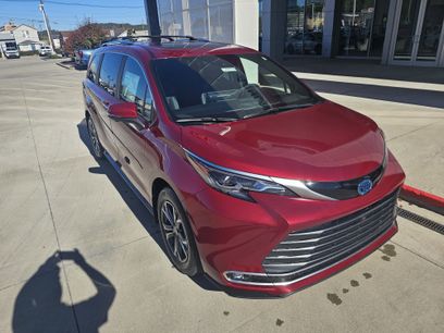 New 2025 Toyota Sienna Platinum