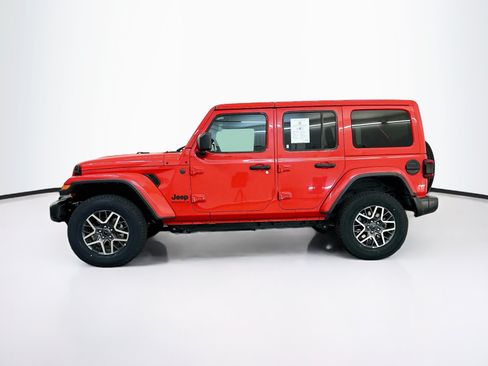 Used 2025 Jeep Wrangler Unlimited Sahara AWD/4WD image 4