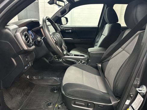 Used 2023 Toyota Tacoma TRD Sport w/ Technology Package AWD/4WD image 19