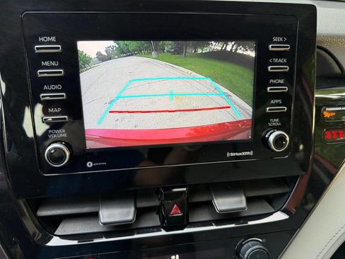 Used 2021 Toyota Camry SE FWD image 12