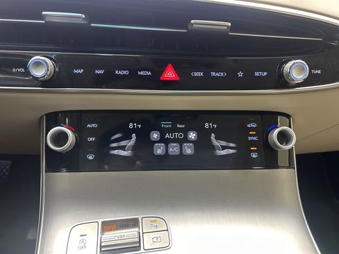 Used 2026 Genesis GV70 2.5T Advanced image 15