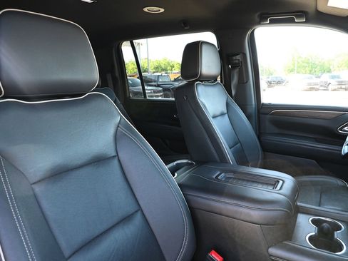 Used 2024 Chevrolet Suburban Premier AWD/4WD image 37