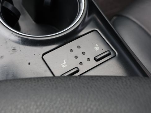 Used 2019 Toyota Camry XSE FWD image 31