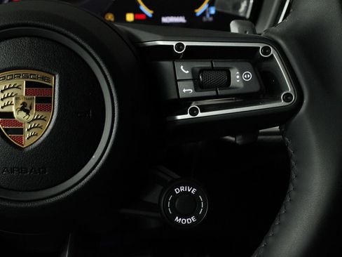 Certified 2025 Porsche Cayenne AWD/4WD image 26