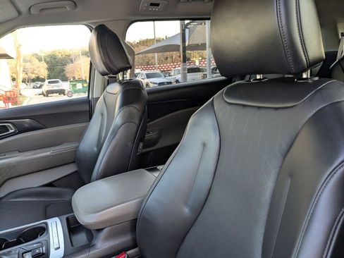 Used 2025 Kia Carnival image 13