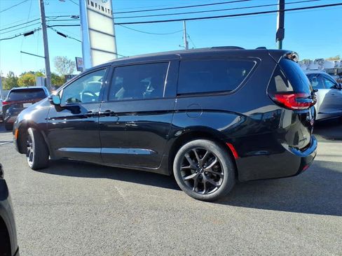 Used 2022 Chrysler Pacifica Limited w/ S Appearance Package image 7