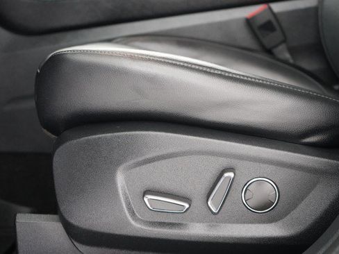 Used 2019 Ford Edge Titanium FWD image 45