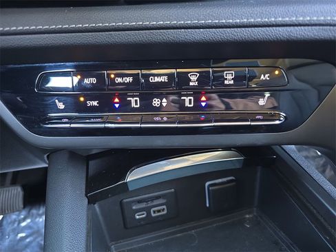 Used 2021 Buick Envision Essence w/ Technology Package I image 27