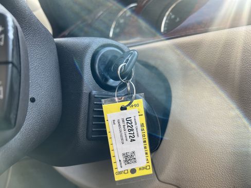 Used 2007 Buick Lucerne CXL image 25