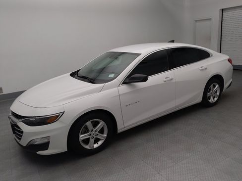 Used 2020 Chevrolet Malibu LS FWD image 2