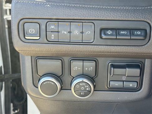 Used 2021 GMC Yukon Denali w/ Denali Premium Package image 23