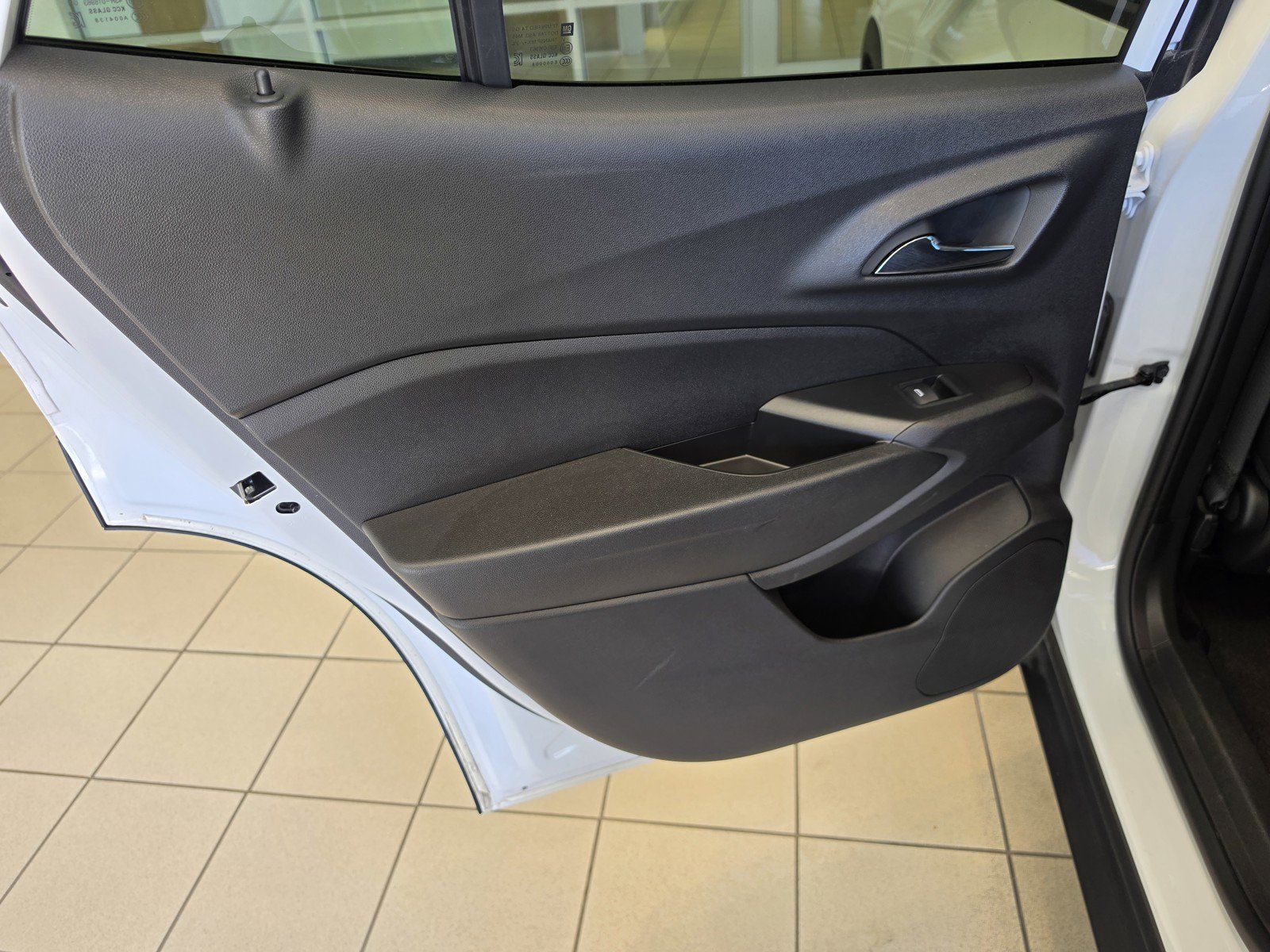 Used 2025 Chevrolet Trax LT FWD image 25