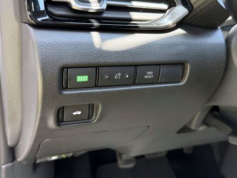 Used 2023 Nissan Sentra SR w/ SR Premium Package FWD image 19