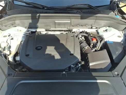 Used 2024 Volvo XC90 B6 Plus image 21