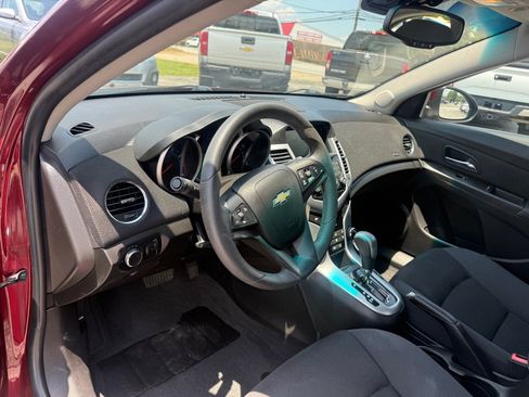 Used 2016 Chevrolet Cruze LT w/ Technology Package FWD image 10