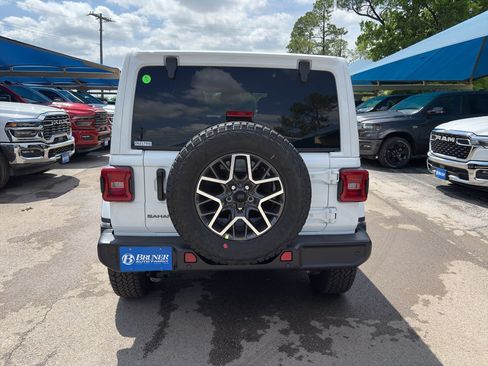 New 2026 Jeep Wrangler Unlimited Sahara AWD/4WD image 6
