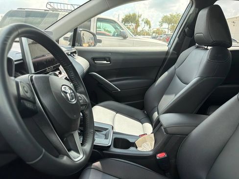 Used 2026 Toyota Corolla Cross XLE FWD image 2