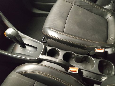 Used 2019 Chevrolet Trax LT w/ LT Convenience Package FWD image 26