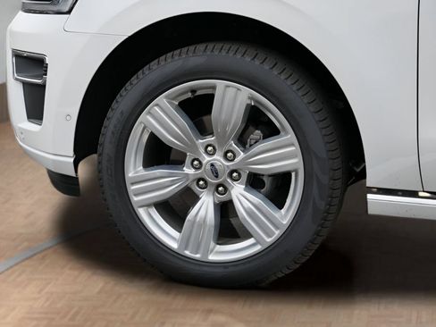Used 2024 Ford Expedition Platinum AWD/4WD image 9