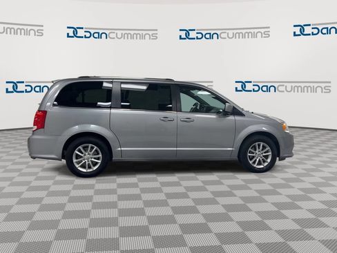 Used 2019 Dodge Grand Caravan SXT FWD image 9