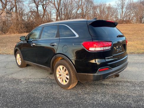 Used 2017 Kia Sorento LX w/ LX Convenience Package image 8