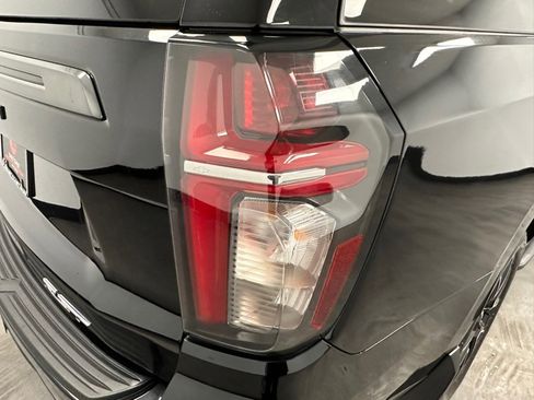 Used 2021 Chevrolet Suburban RST w/ Luxury Package image 14