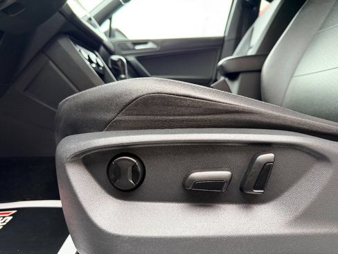 Used 2019 Volkswagen Tiguan SEL Premium R-Line image 17