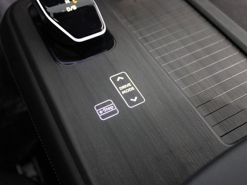 Used 2024 Nissan Ariya FWD image 12